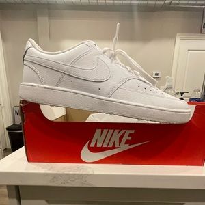 S*O*L*D NIKE COURT VISION LO